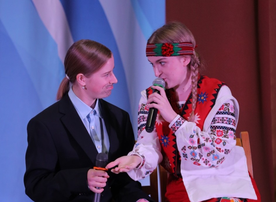 Гуцулка та американець